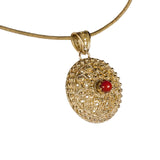 Ciondolo Corbula traforata oro filigrana sarda corallo
